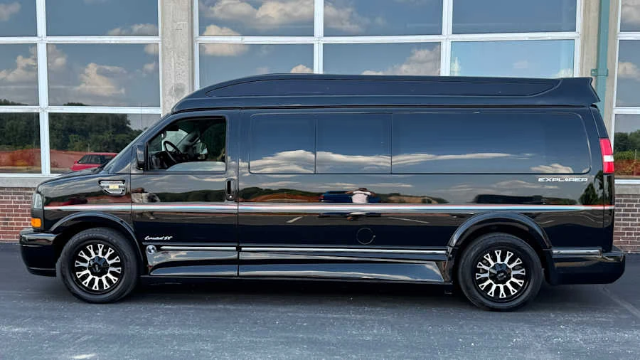 2018 GMC Savana - Image 2 of 15
