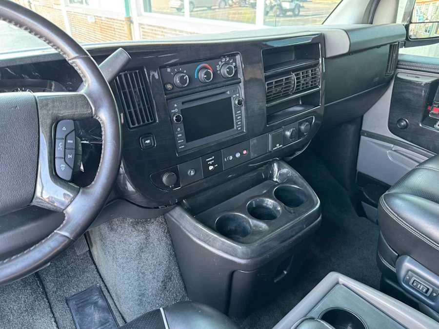 2018 GMC Savana - Image 8 of 15