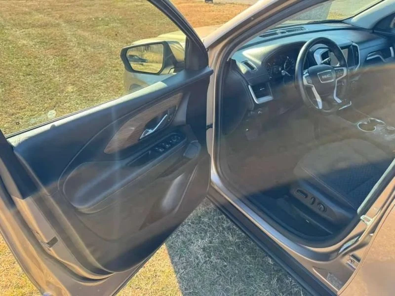 2018 GMC Terrain - Image 10 of 12