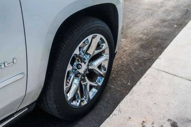 2018 GMC Yukon 4th Gen - Image 16 of 21