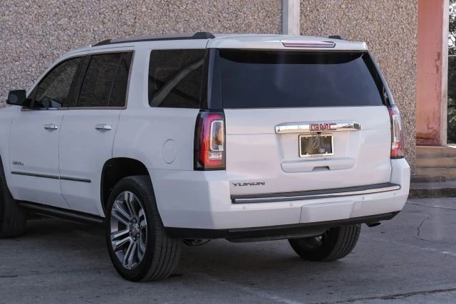2018 GMC Yukon 5th Gen - Image 15 of 21