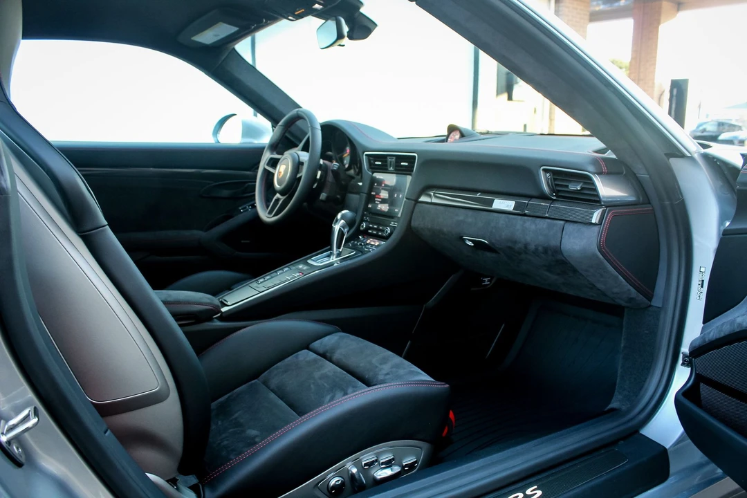 2018 Porsche 991 GT2 RS - Image 25 of 29