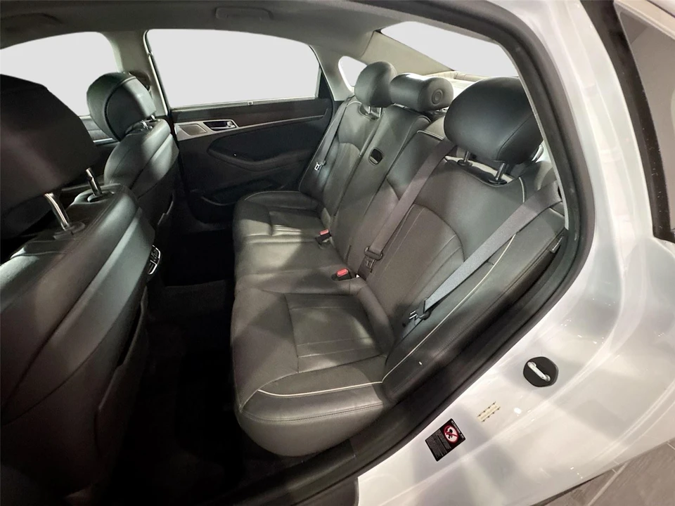 2018 Genesis G80 - Image 17 of 21