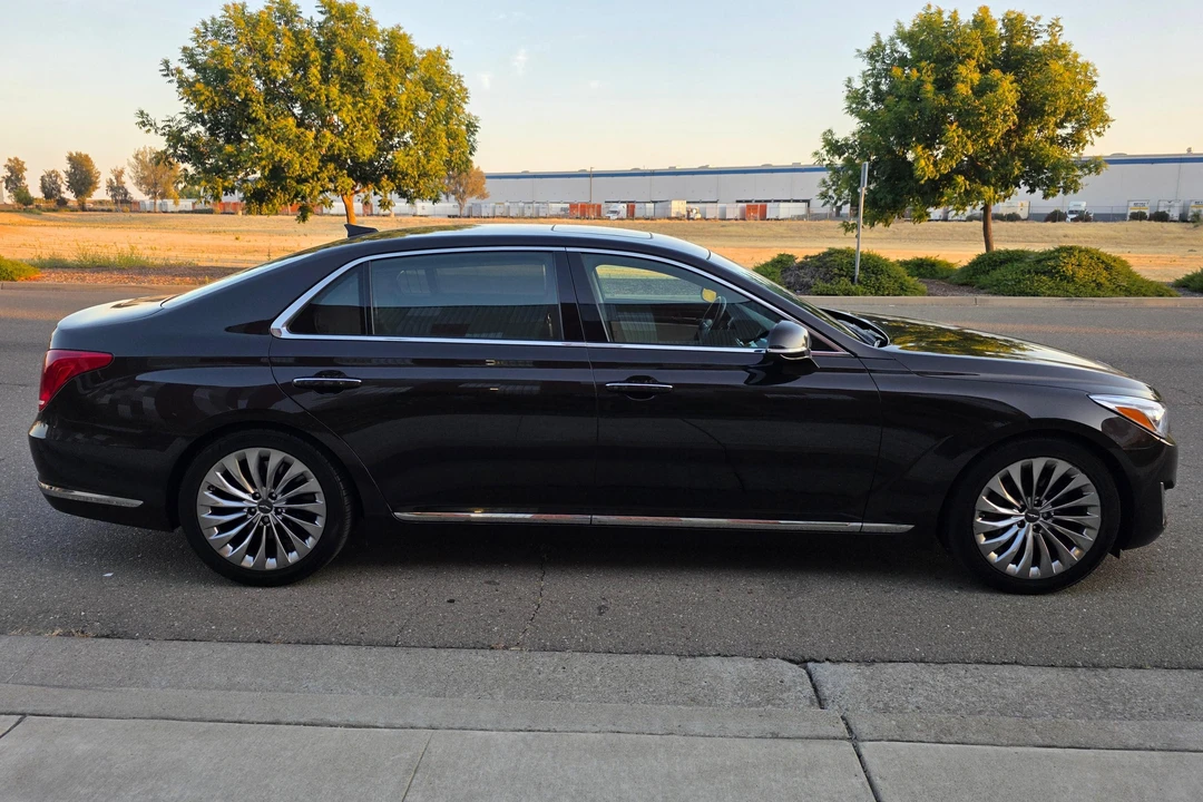 2018 Genesis G90 - Image 3 of 31