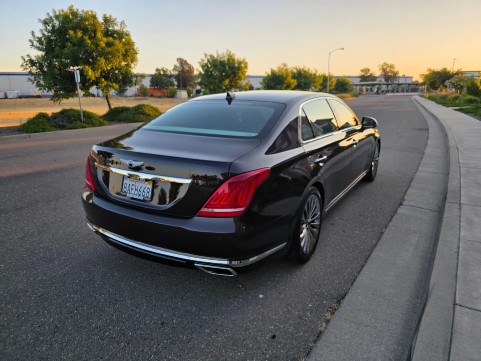 2018 Genesis G90 - Image 13 of 31