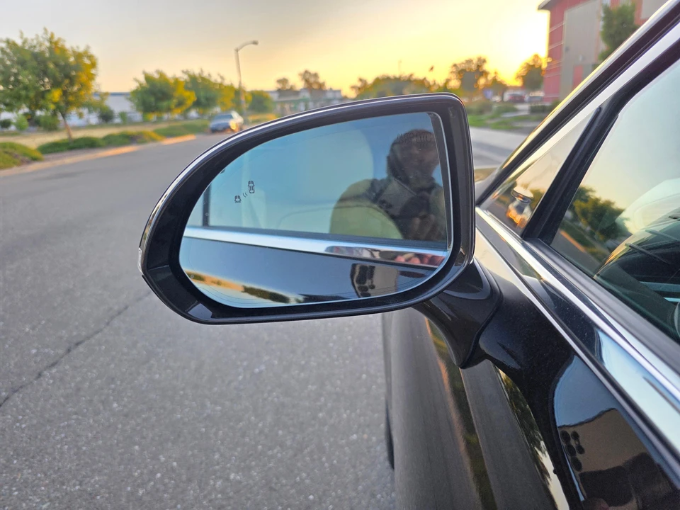 2018 Genesis G90 - Image 27 of 31