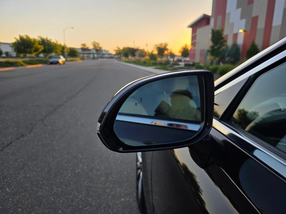 2018 Genesis G90 - Image 26 of 31