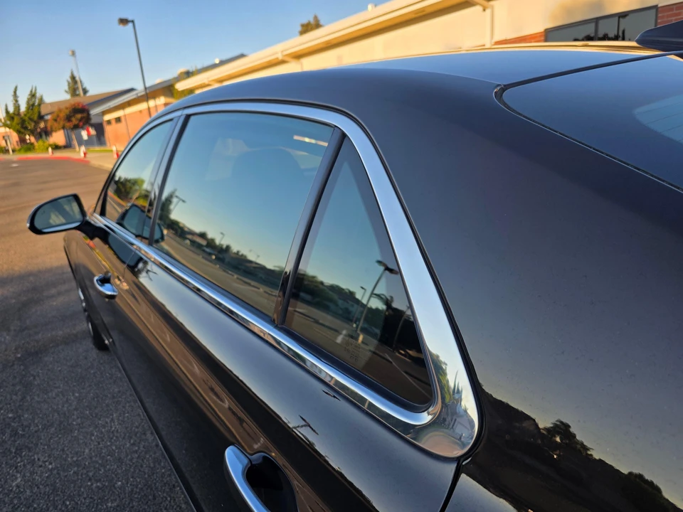 2018 Genesis G90 - Image 29 of 31