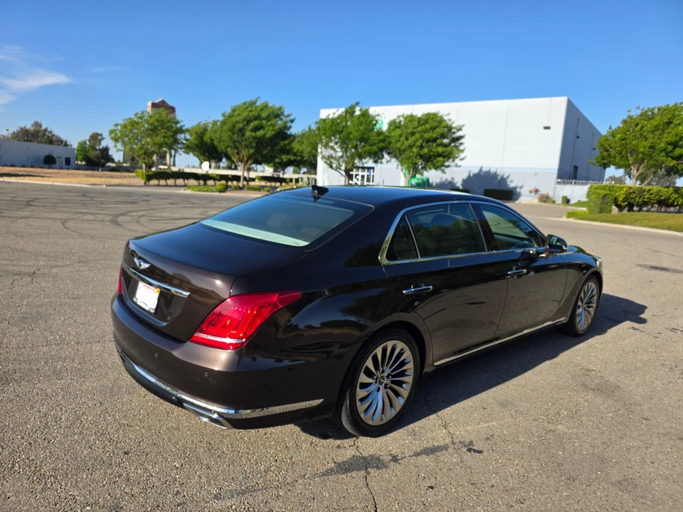 2018 Genesis G90 - Image 14 of 31
