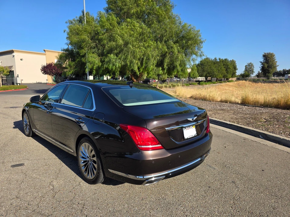 2018 Genesis G90 - Image 11 of 31
