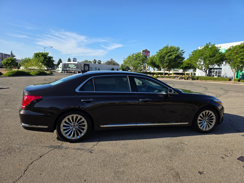 2018 Genesis G90 - Image 16 of 31