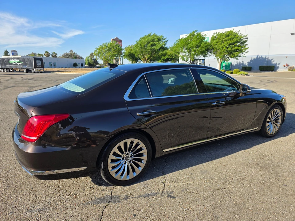 2018 Genesis G90 - Image 15 of 31