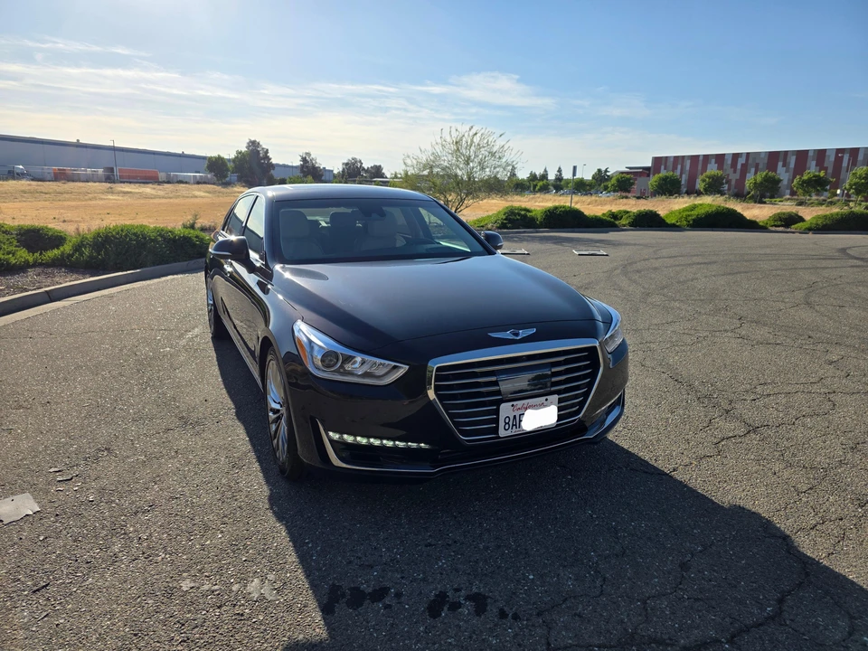 2018 Genesis G90 - Image 19 of 31