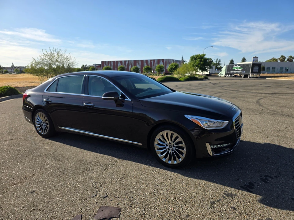 2018 Genesis G90 - Image 17 of 31