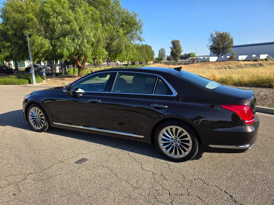 2018 Genesis G90 - Image 10 of 31