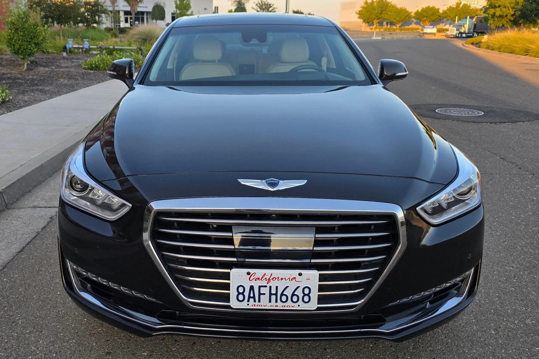 2018 Genesis G90 - Image 2 of 31