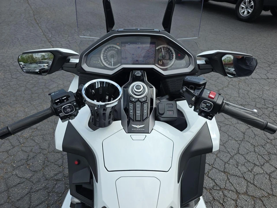 2018 Honda Gold Wing - Image 6 of 29