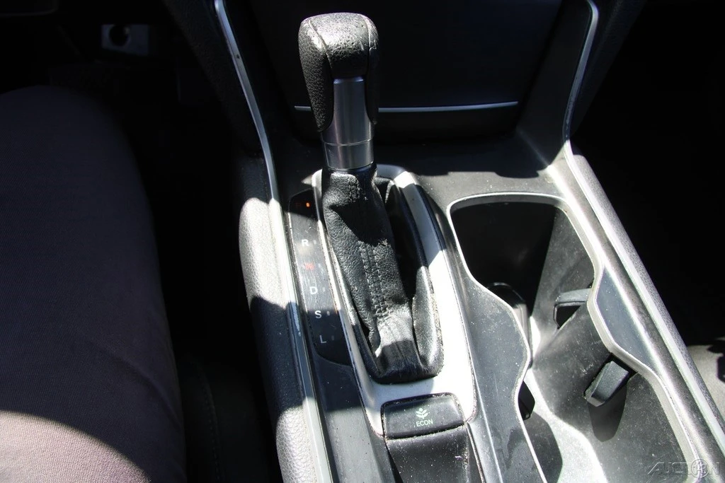 2018 Honda Accord 10th Gen - Image 20 of 21