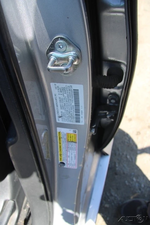 2018 Honda Accord 10th Gen - Image 13 of 21
