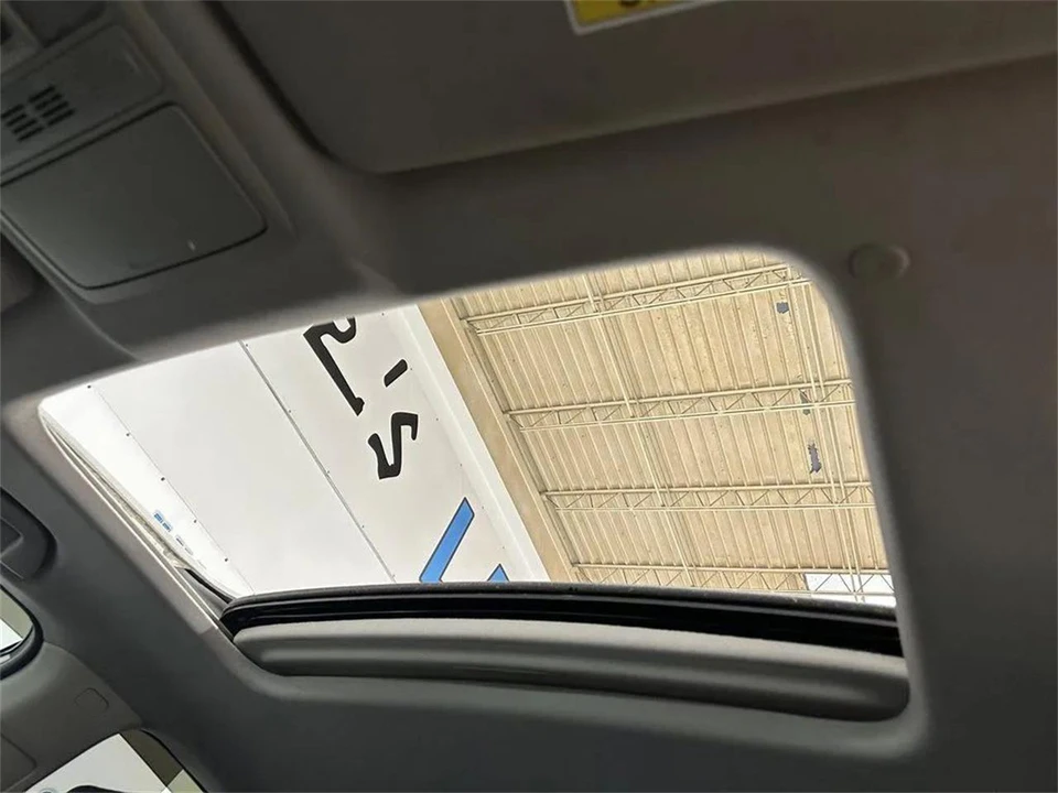 2018 Honda Accord 10th Gen - Image 21 of 31