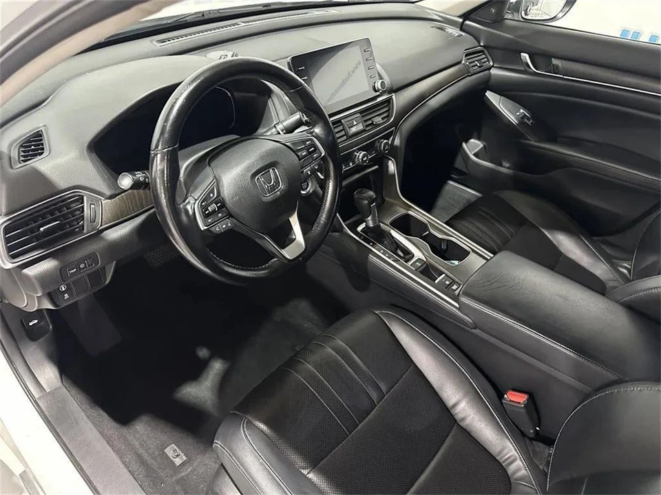 2018 Honda Accord 10th Gen - Image 15 of 31
