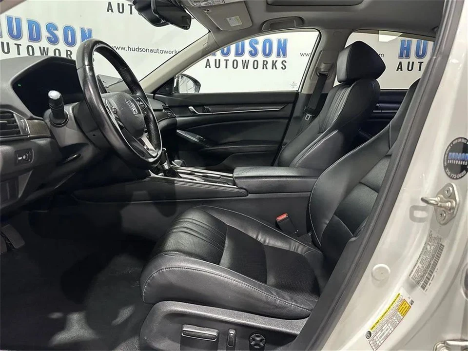 2018 Honda Accord 10th Gen - Image 13 of 31
