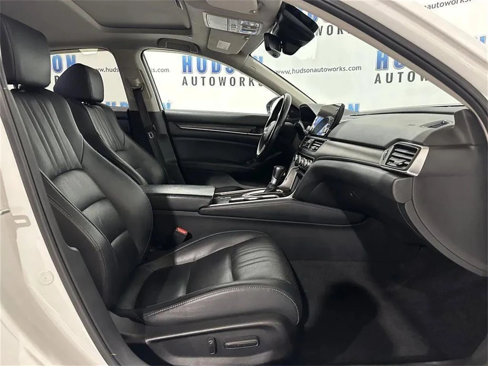 2018 Honda Accord 10th Gen - Image 27 of 31