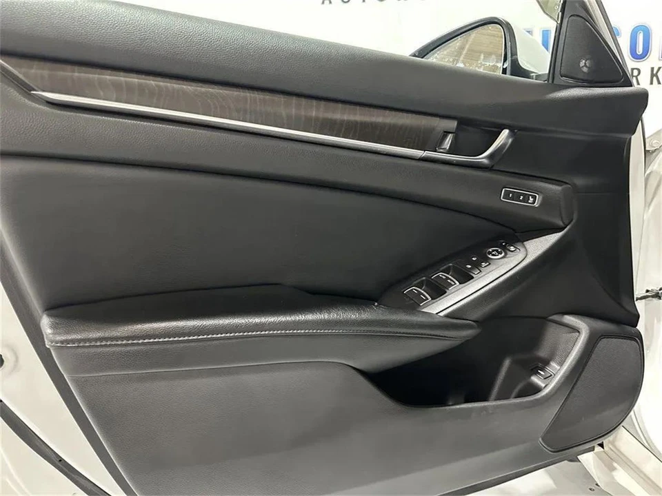 2018 Honda Accord 10th Gen - Image 10 of 31