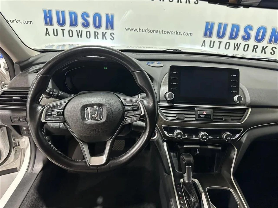 2018 Honda Accord 10th Gen - Image 16 of 31