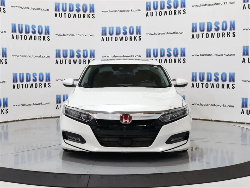2018 Honda Accord 10th Gen - Image 9 of 31