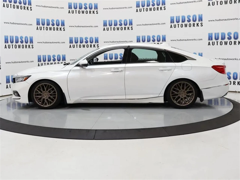 2018 Honda Accord 10th Gen - Image 3 of 31
