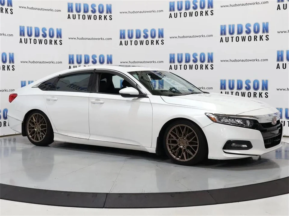 2018 Honda Accord 10th Gen - Image 8 of 31
