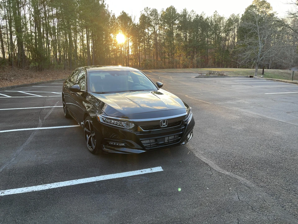 2018 Honda Accord 10th Gen - Image 16 of 31