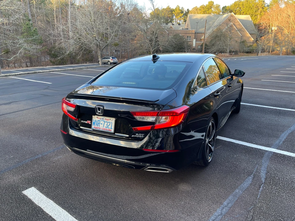2018 Honda Accord 10th Gen - Image 13 of 31