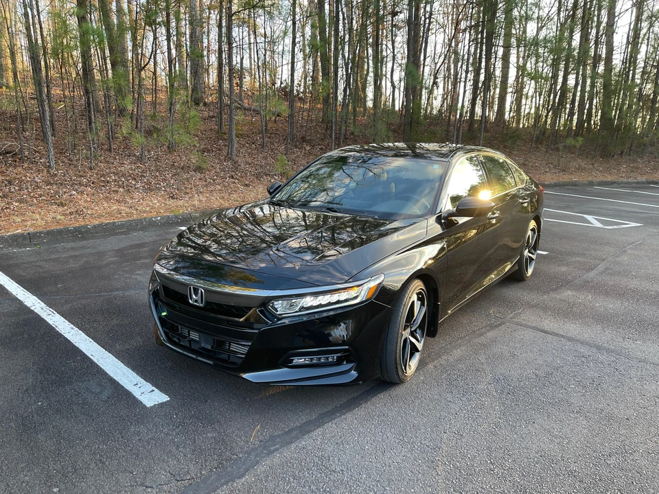 2018 Honda Accord 10th Gen - Image 8 of 31