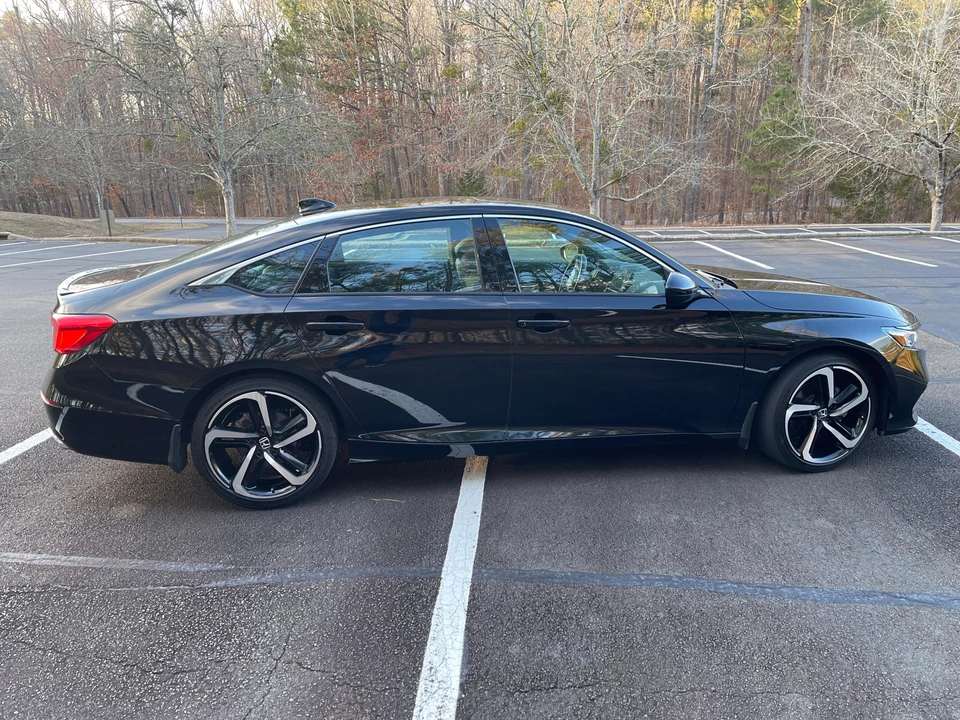 2018 Honda Accord 10th Gen - Image 14 of 31