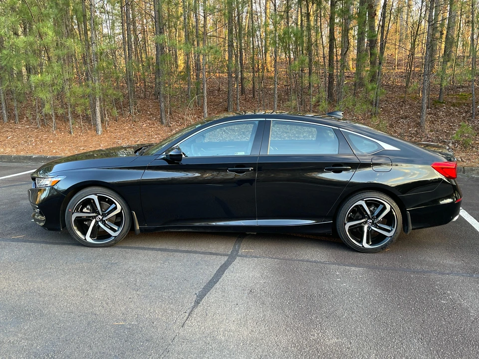 2018 Honda Accord 10th Gen - Image 10 of 31