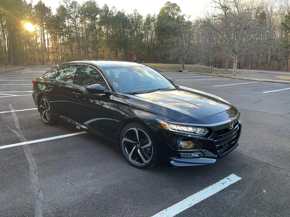 2018 Honda Accord 10th Gen - Image 15 of 31
