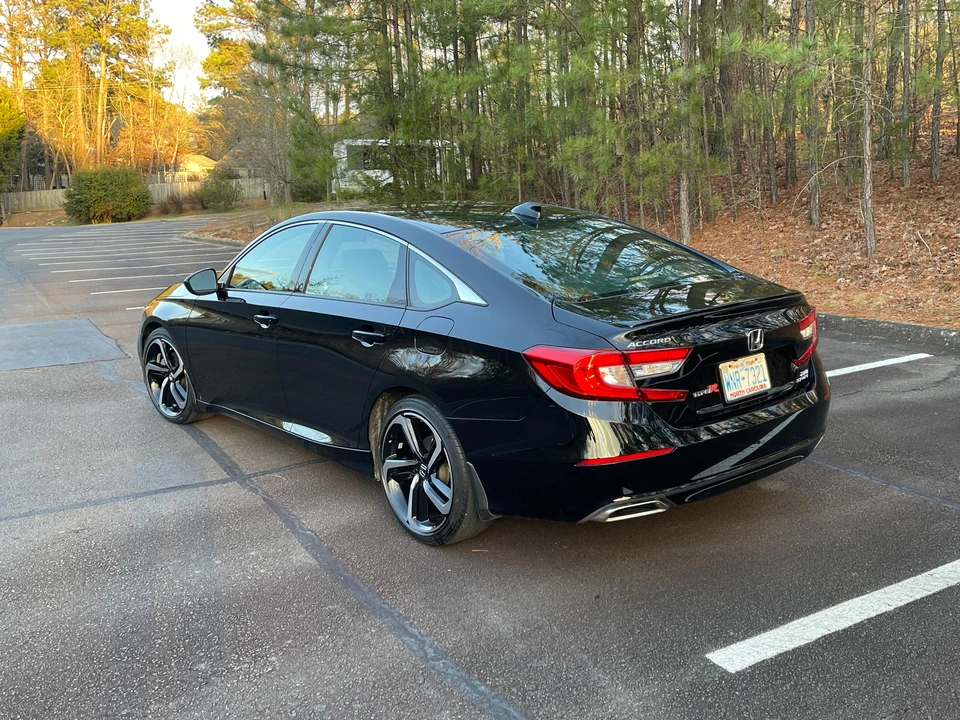 2018 Honda Accord 10th Gen - Image 12 of 31