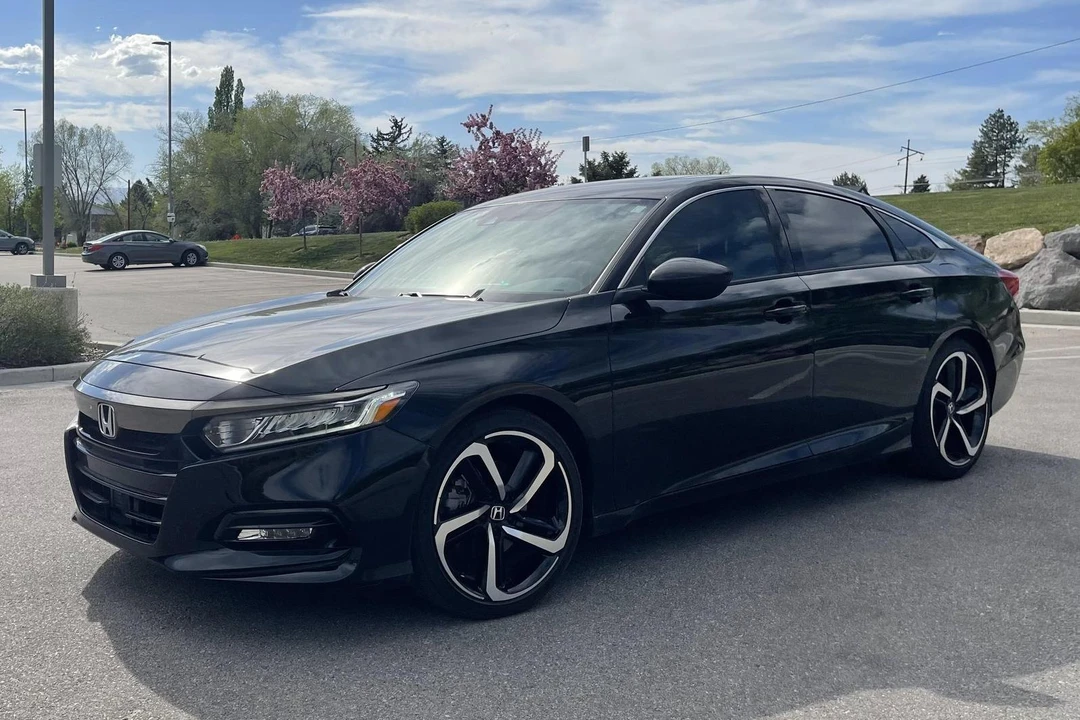 2018 Honda Accord 10th Gen - Image 2 of 12