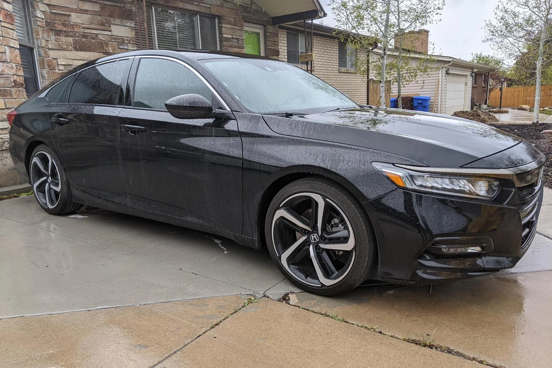 2018 Honda Accord 10th Gen - Image 9 of 12