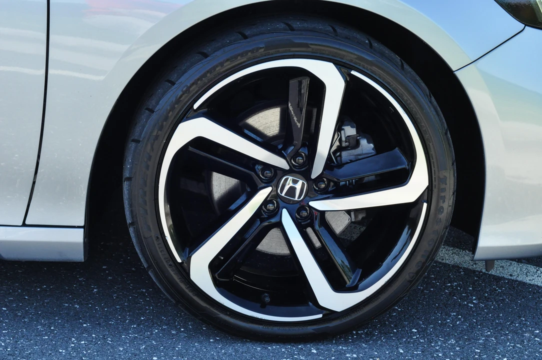 2018 Honda Accord 10th Gen - Image 29 of 31