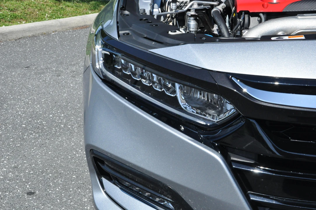2018 Honda Accord 10th Gen - Image 10 of 31