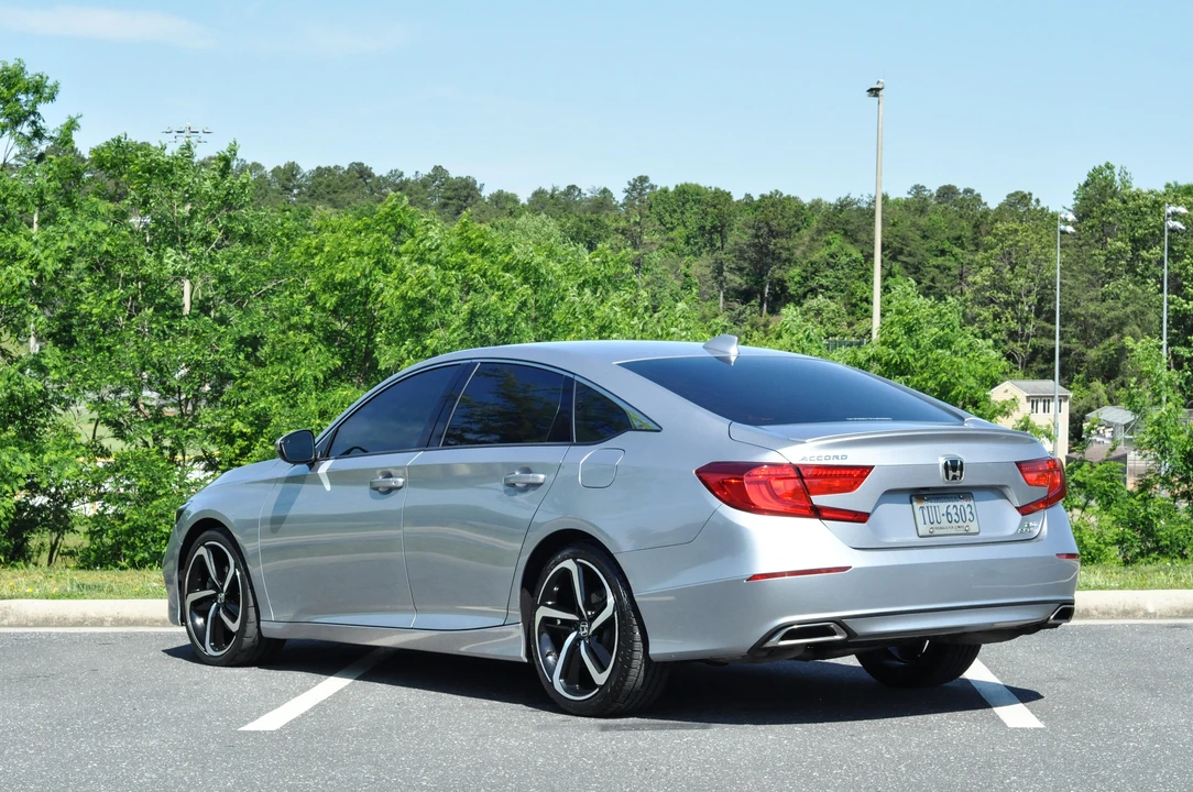 2018 Honda Accord 10th Gen - Image 7 of 31