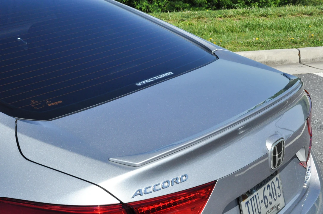 2018 Honda Accord 10th Gen - Image 15 of 31