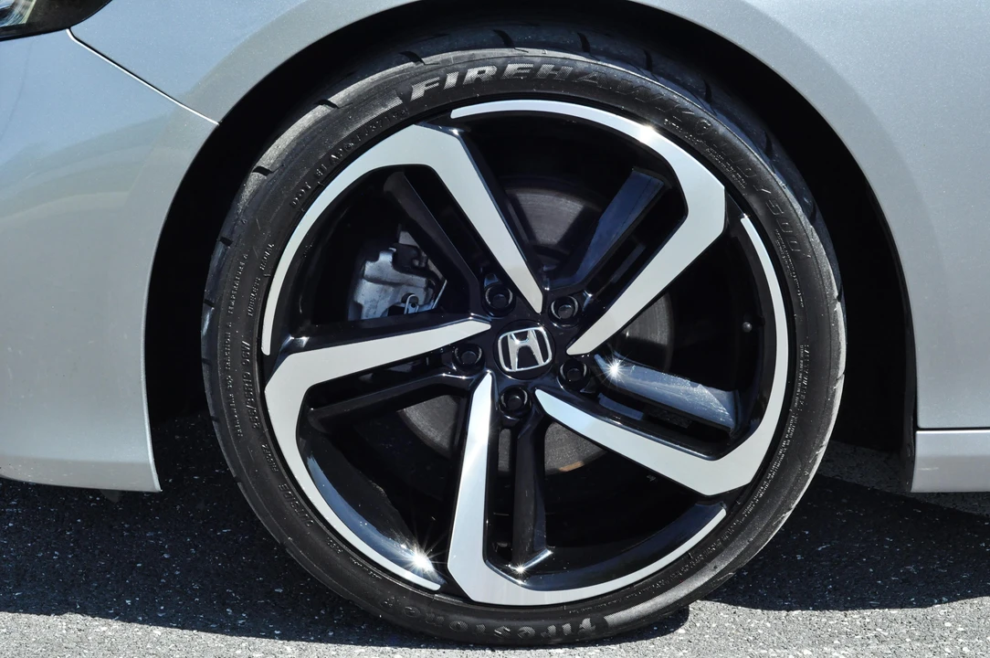 2018 Honda Accord 10th Gen - Image 26 of 31