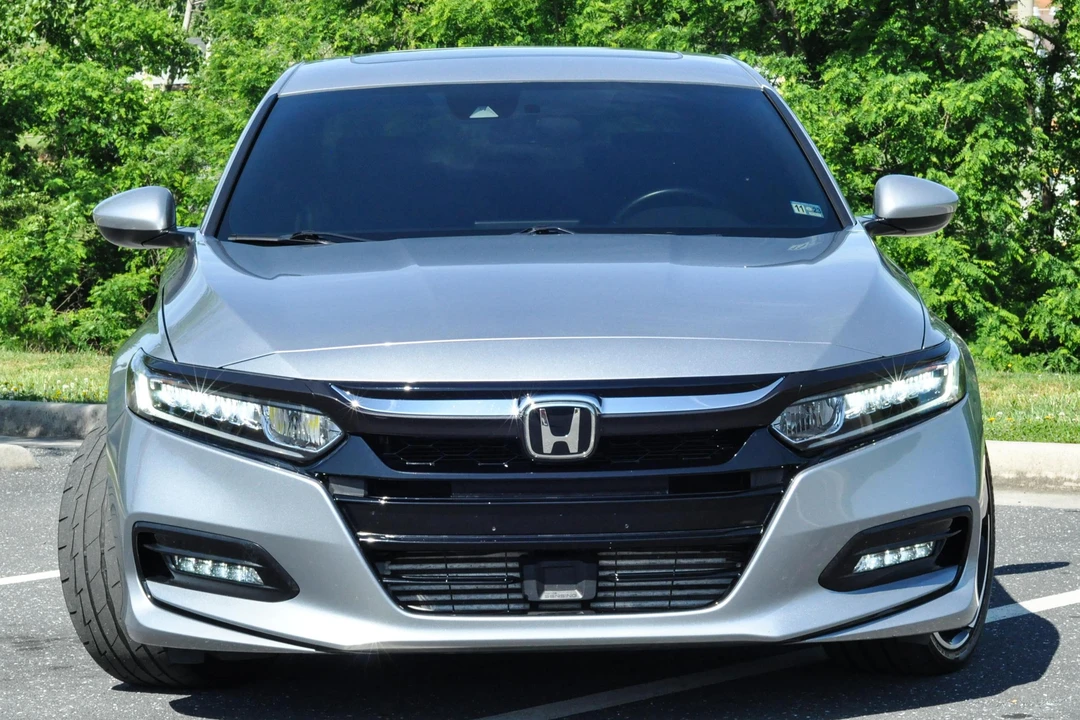 2018 Honda Accord 10th Gen - Image 2 of 31