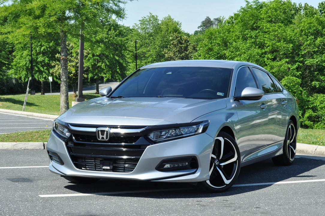 2018 Honda Accord 10th Gen - Image 6 of 31