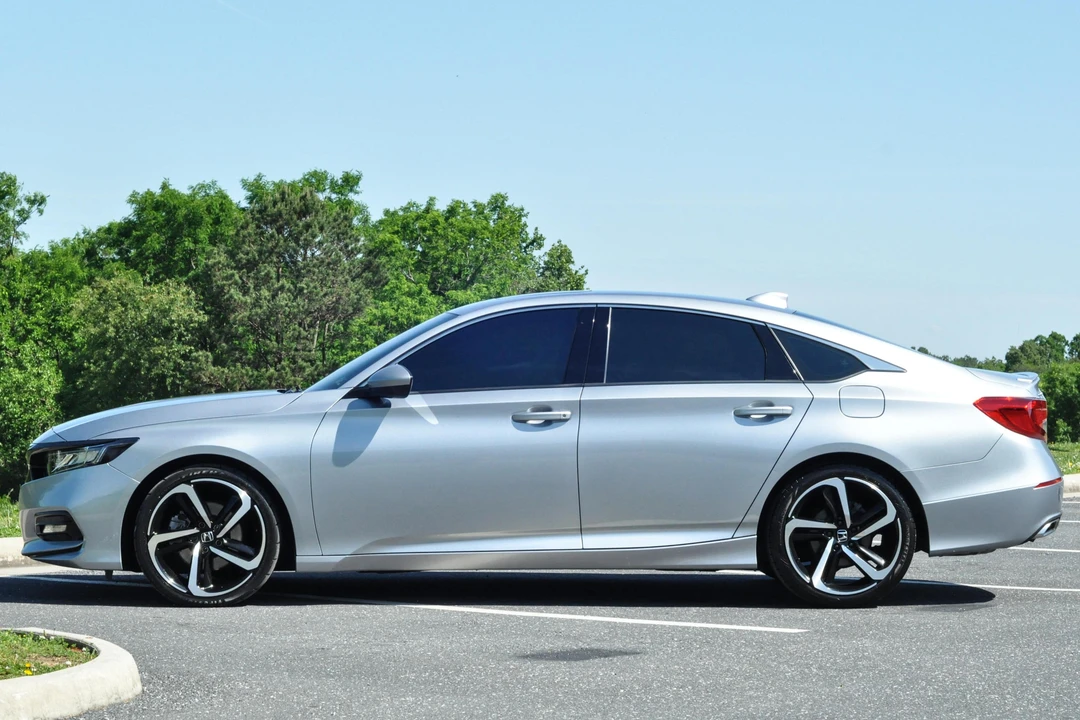 2018 Honda Accord 10th Gen - Image 3 of 31