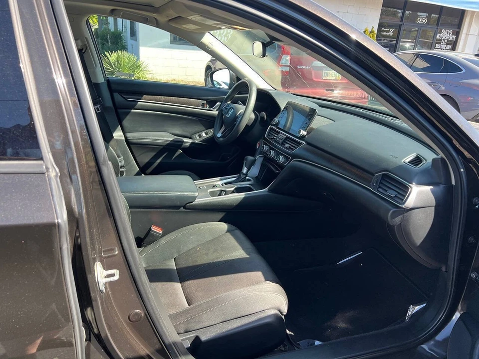 2018 Honda Accord 10th Gen - Image 9 of 12